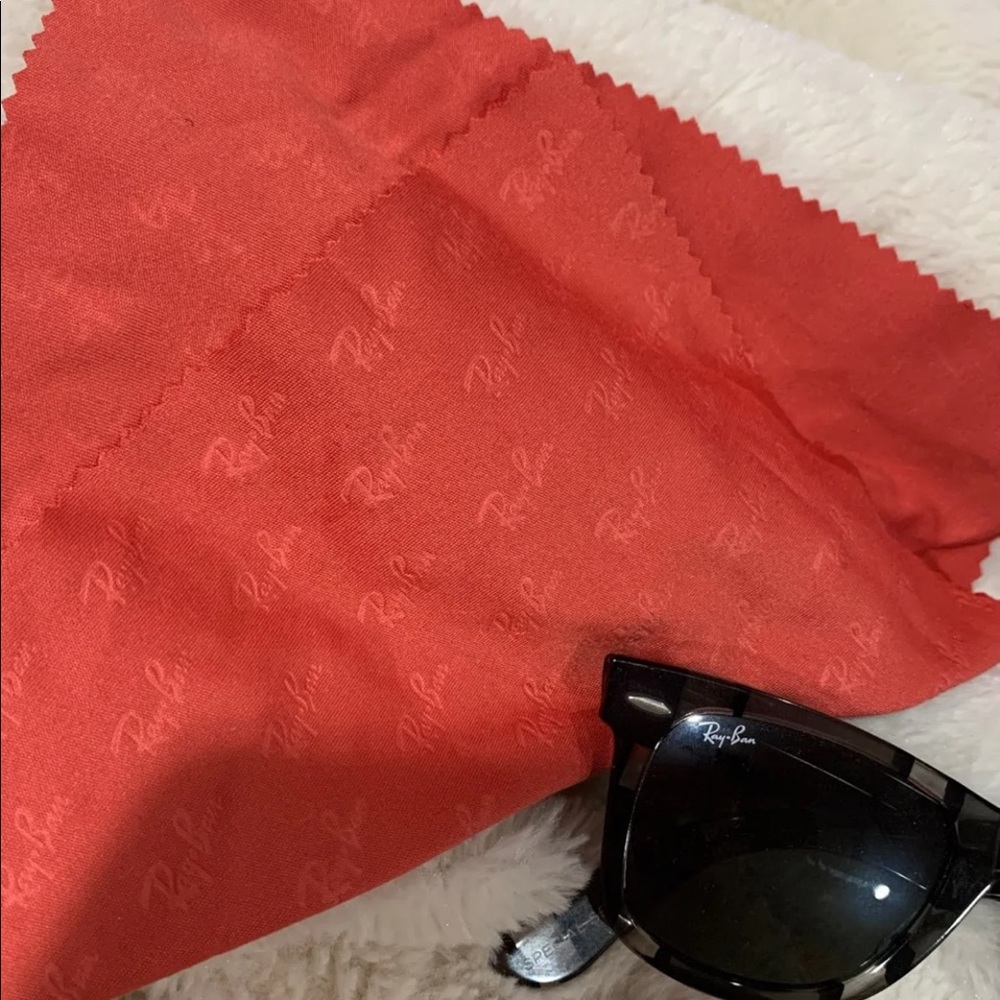 Ray-Ban Sunglasses - Picture 5 of 6
